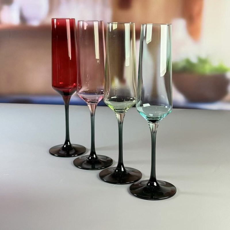 jakość Hand-blow Color Gradient Wine Glass Set High Quality Crystal Wine Glass For Gift For Weeding fabryka