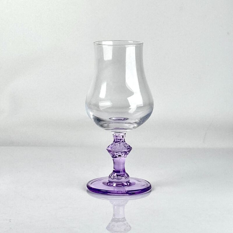 jakość 4‑Pack Vintage Purple Stem Wine Glasses, Assorted Shapes Clear Cup with Decorative Purple Stem, Handblown Glass Goblets for Wedding Party Home Tabletop Decoration fabryka