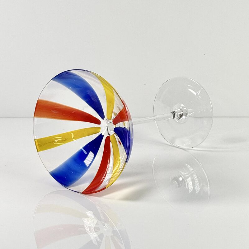 Jakość Hand Blown Art Glass Goblet & Coupe Glass Set, Vibrant Red Yellow Blue Vertical Cane Stripes Murano Style Stemmed Wine & Martini Glasses for Bar, Party & Gift fabryka