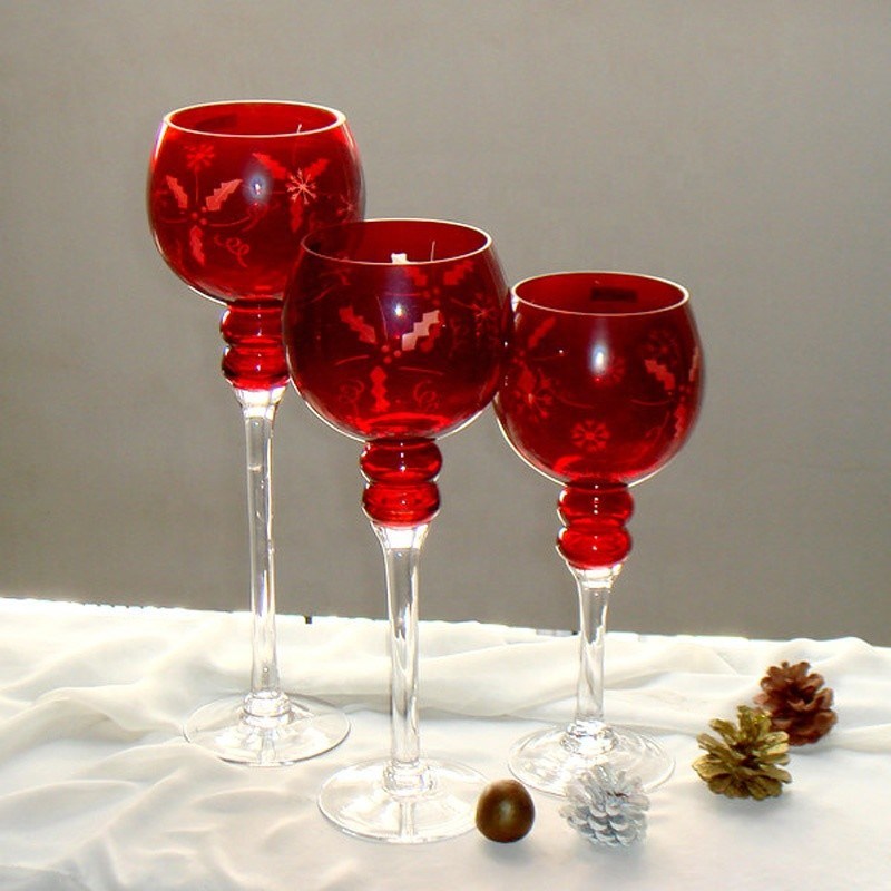 jakość Hand Cutted Design Red Glass Candle Holders With Color Long Stem fabryka