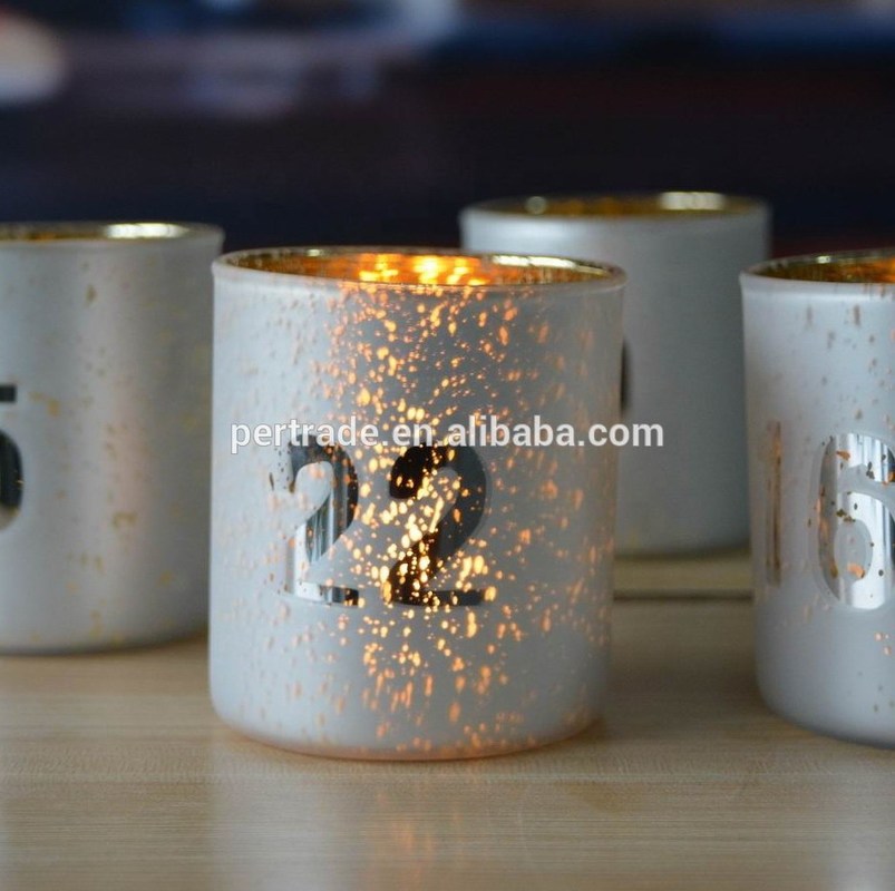 jakość Electroplated Matte Glass Candle Holders With Morden Pattern fabryka