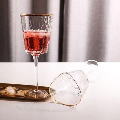 jakość Hammer Texture Crystal Wine Glass In Triangle Shape fabryka