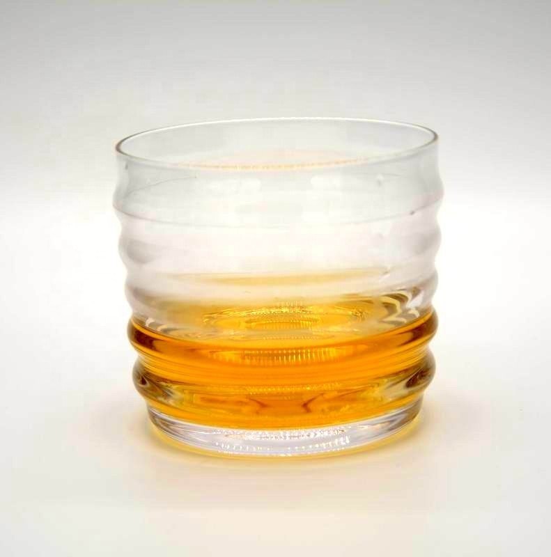 jakość Anti Skidding Handmade Whiskey Glass With Wave Pattern fabryka