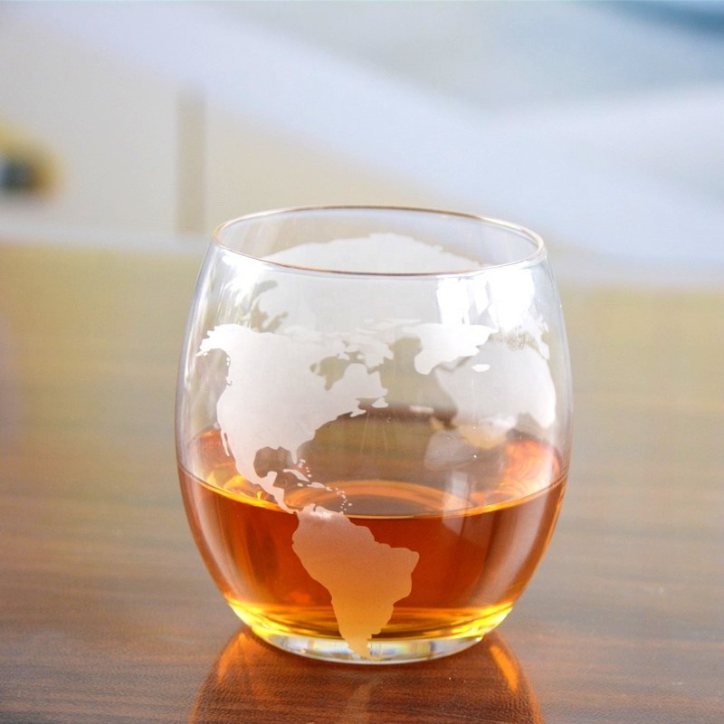 jakość Globe Design Etched Handmade Whiskey Glass , Whiskey Tasting Glasses For Restaurant fabryka