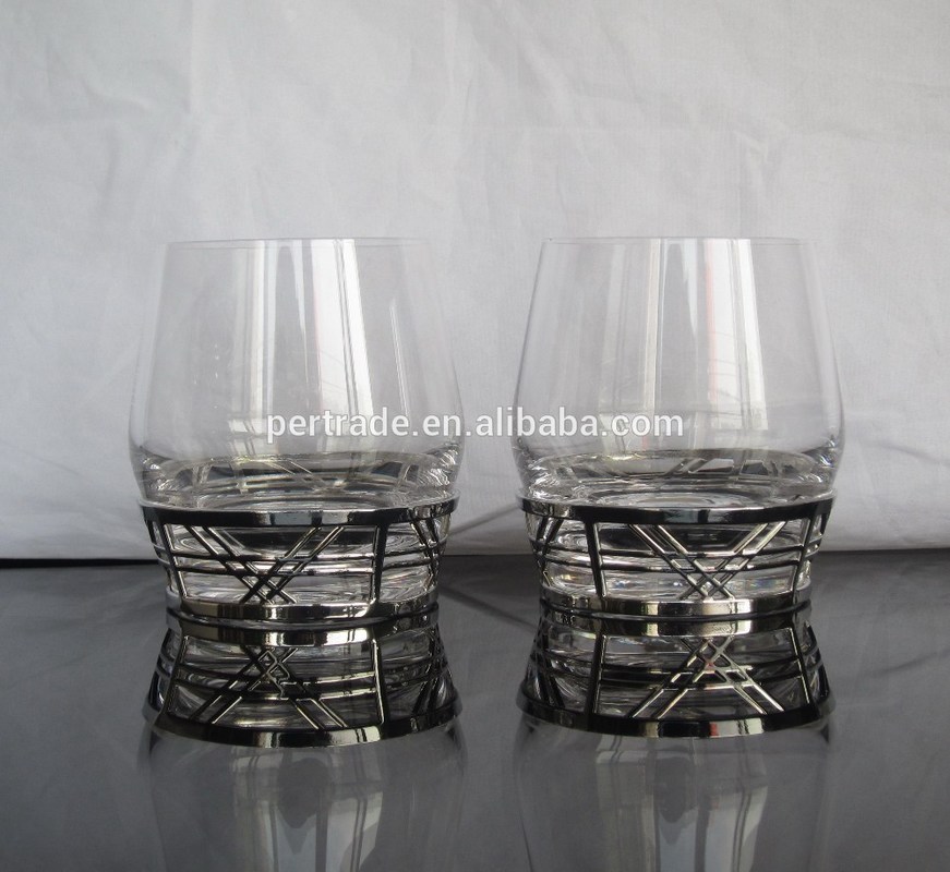 jakość Retro Style Metal Base Rock Glass Handmade Whiskey Glass , Crystal Whisky Glasses fabryka