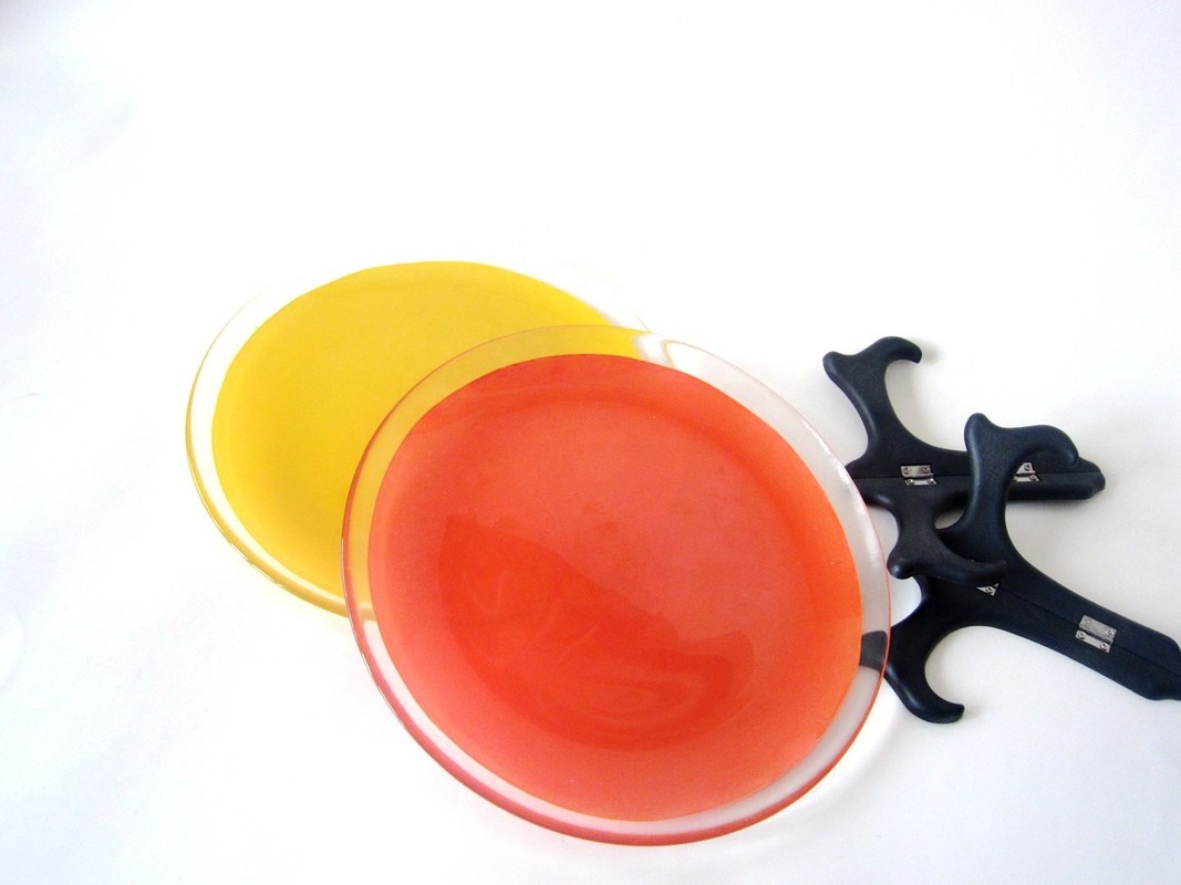 jakość 10 Inch Transparent Edge Tinting Color Glass Charger Plates fabryka