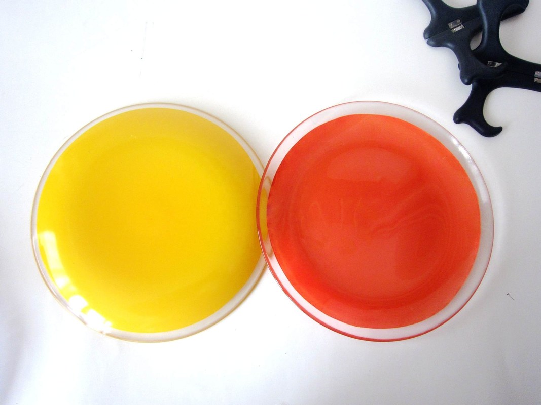 jakość 10 Inch Transparent Edge Tinting Color Glass Charger Plates fabryka