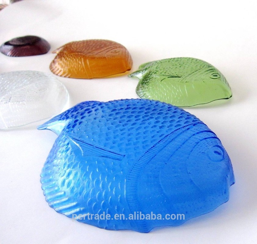 jakość Fish Shaped Embossed Colorful Glass Charger Plates fabryka