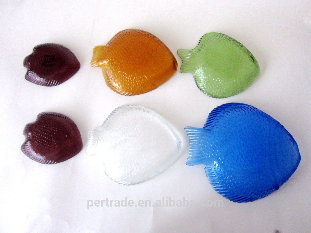 jakość Fish Shaped Embossed Colorful Glass Charger Plates fabryka