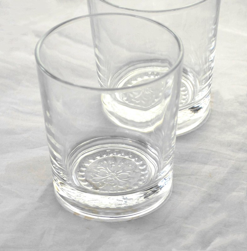jakość Wholesale Concise Tumbler Drinking Glasses Customized Embossed Flower Pattern Double Old Fashion Glass Cup fabryka