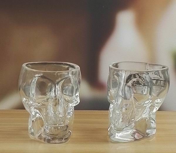 jakość Machine Made Embossed Skull 1.5 Oz Shot Glasses fabryka