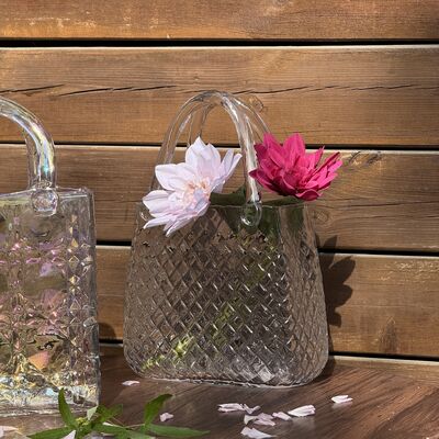 jakość Hand-Blown Diamond Pattern Glass Handbag Vase - Versatile Decorative Centerpiece for Home & Wedding Decor fabryka