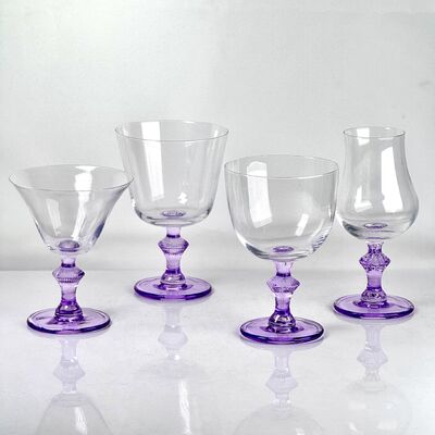 jakość 4‑Pack Vintage Purple Stem Wine Glasses, Assorted Shapes Clear Cup with Decorative Purple Stem, Handblown Glass Goblets for Wedding Party Home Tabletop Decoration fabryka