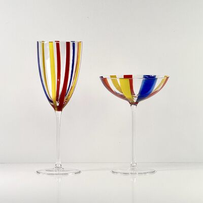 Jakość Hand Blown Art Glass Goblet & Coupe Glass Set, Vibrant Red Yellow Blue Vertical Cane Stripes Murano Style Stemmed Wine & Martini Glasses for Bar, Party & Gift fabryka