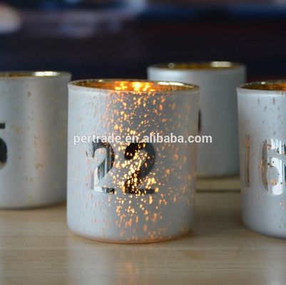 jakość Electroplated Matte Glass Candle Holders With Morden Pattern fabryka