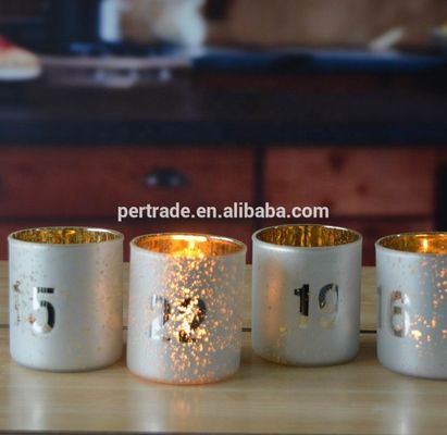 jakość Electroplated Matte Glass Candle Holders With Morden Pattern fabryka