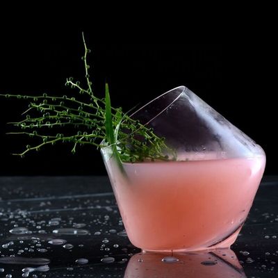 jakość New Style Unique Shaped Crystal Whiskey Glasses , Tumbler Drinking Glass For Home fabryka