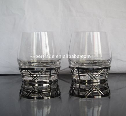 jakość Retro Style Metal Base Rock Glass Handmade Whiskey Glass , Crystal Whisky Glasses fabryka