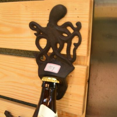 jakość Rustic Wall Mounted Octopus Antique Cast Iron Bottle Opener fabryka