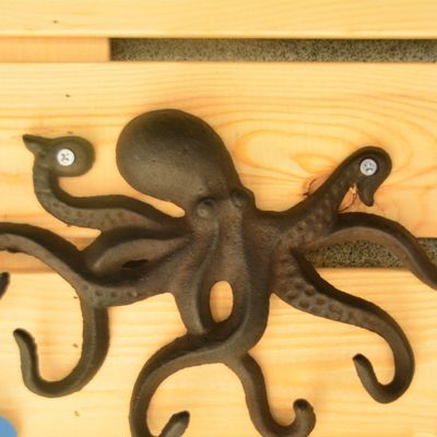jakość Wall Mounted Creative Octopus Cast Iron Hat Hooks fabryka