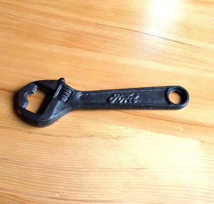 jakość Spanner Shape Cast Iron Bottle Opener fabryka