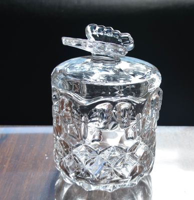jakość Butterfly Embossed Creative Crystal Glass Storage Jars fabryka
