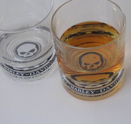 jakość Logo Debossed Bottom Whiskey Tumbler Glass , Crystal Scotch Glasses For Brands Gift fabryka
