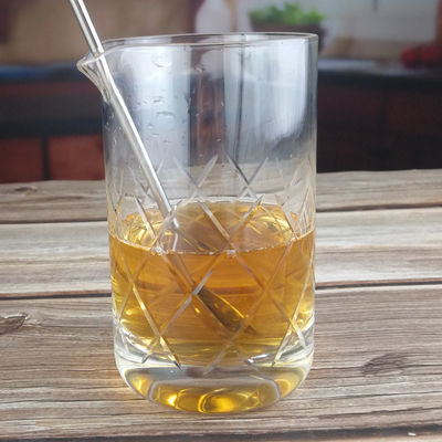 jakość 550ml Crystal Seamless Cocktail Mixing Glass With Hand Cut fabryka