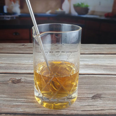 jakość 550ml Crystal Seamless Cocktail Mixing Glass With Hand Cut fabryka