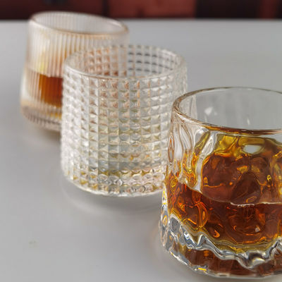 jakość Lead Free  FDA Embossed Handmade Whiskey Glass Turning Bottom fabryka